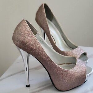Pink Glitter Wedge Heels with Silver Heel Accent/Sandales compensées à paillette